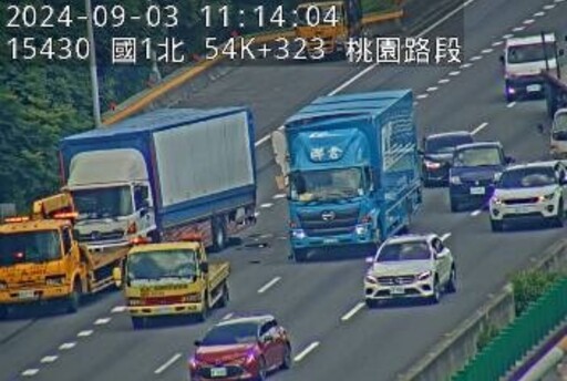 快訊/塞爆！國1南向54.2K「2大貨車追撞」占外3線 後方紫爆時速剩12