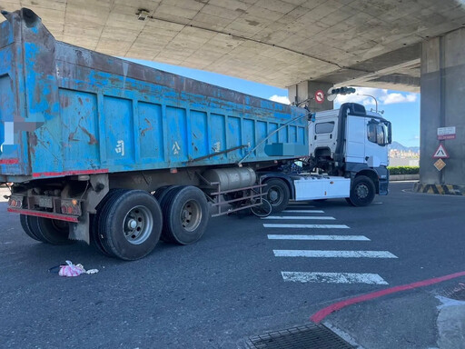 快訊/新北泰山單車騎士遭捲砂石車底 「臟器外露」當場慘死