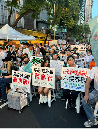 快訊/民眾黨號稱萬餘小草集結立院群賢樓！現場手機揮成燈海