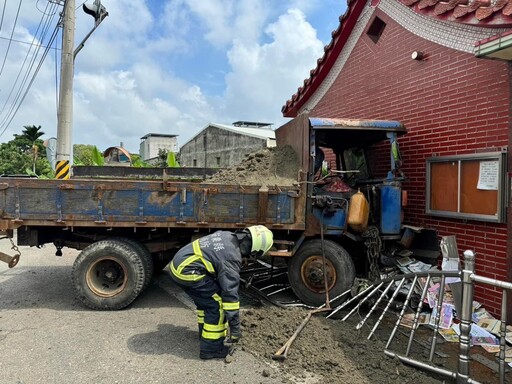 神蹟！苗栗7旬翁開「砂石貨車」煞不住直衝土地公廟 鐵欄杆「及時接殺」