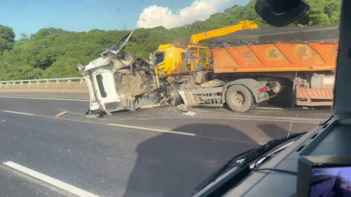 快訊/國3通霄段「拖吊救援」2死！砂石車追撞釀禍 駕駛扭曲浴血躺路肩