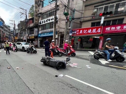 影/基隆地院前車禍！7旬翁騎車左轉路口「遭遇」直行車 雙雙噴飛被送醫