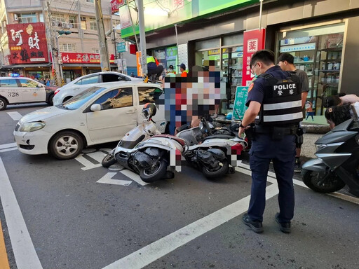 影/雲林虎尾傍晚上演「街頭飛車追逐」 失控撞電桿釀6人輕重傷