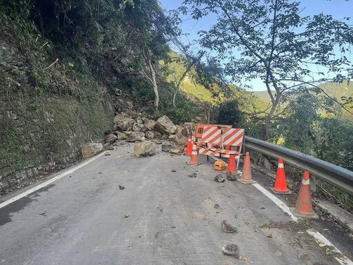 快訊/光禿山壁空拍曝！桃園雪霧鬧坍方斷路 露營區396人等搶通