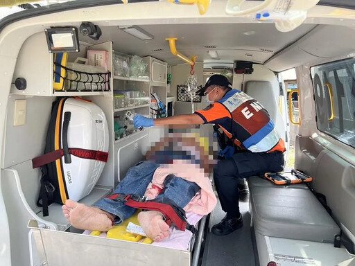 快訊/台南小貨車撞民宅圍牆側翻 1男1女腿骨折送醫搶救