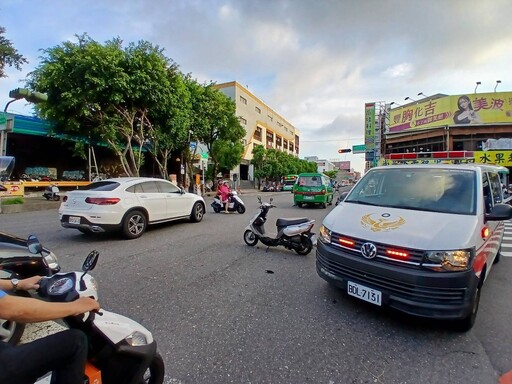 快訊/台南放學時間嚴重車禍！他逆向失控撞8車釀4人輕重傷 辯「為了閃機車」