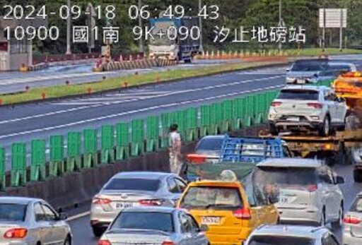 快訊/中秋收假上班小心！國道1號南下汐止段「3車追撞」！占用內側車道紫爆中