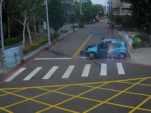 影/險釀大禍！女兒無照練車轉彎猛撞燈桿 媽護女心切竟冒名頂替