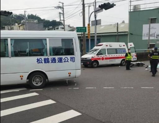 快訊/台中又傳重大車禍！知名高中校車撞上電動車 女騎士「爆頭」倒臥血泊慘死