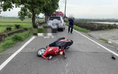 快訊/嘉義嚴重車禍！84歲男騎士「一度卡車底」 搶救30分鐘仍傷重身亡