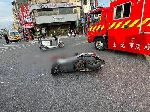 影/猛撞畫面曝！北市機車搶快慘遭公車擊落 男騎士血流滿地送醫不治