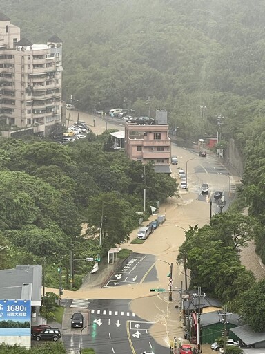 不斷更新/山陀兒侵台淹水災情最新！新北市新莊區路燈倒塌、多處積水