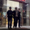 影/颱風夜驚爆「割頸案」！新北毒蟲不爽被「多看一眼」 竟當街砍傷路人