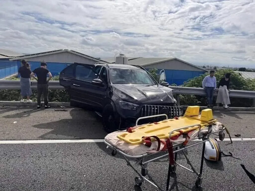 國1虎尾嚴重車禍！轎車「車尾全爛」4人受困 1命危送醫宣告不治