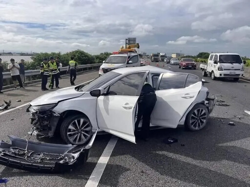 國1虎尾嚴重車禍！轎車「車尾全爛」4人受困 1命危送醫宣告不治