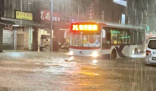 快訊/空拍圖曝光！山陀兒帶來暴雨北海岸汪洋一片 新北市８處道路不通