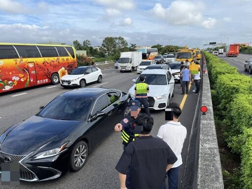 快訊/怎麼會…知名大咖男星趕場爆連環車禍 國1撞一團驚悚畫面曝