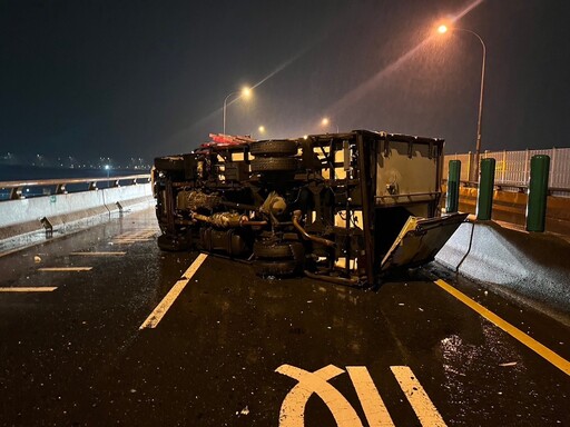 影/翻車、追撞3車撞一團！台64線往五股車禍 最後追尾的受傷