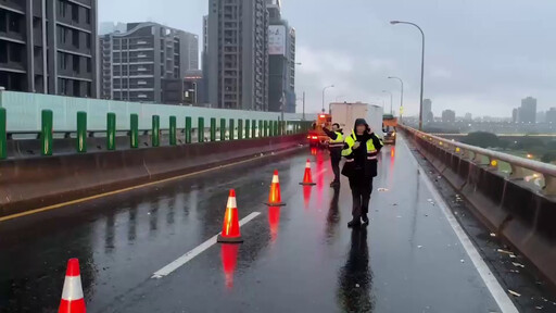 影/翻車、追撞3車撞一團！台64線往五股車禍 最後追尾的受傷