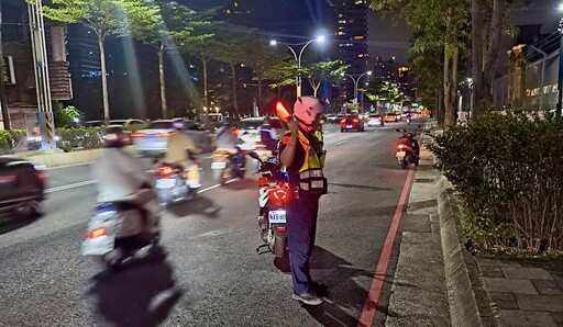 快訊/新北淡水機車自摔車禍 70歲騎士頭部外傷命危送醫不治