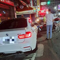 和女友小酌！新北BMW男酒駕衝對向車道 26台機車全遭掃倒