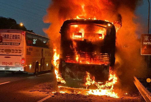 客運火燒車！一名女學生乘客失蹤 大都會緊急尋深夜終於找到了