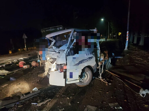 屏東小貨車驚悚對撞「下巴全掉光」！他逆向行駛…酒測值高達1.25