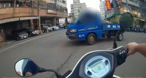 影/台中拒檢不停！貨車撞警遭開6槍 北屯棄車追緝中