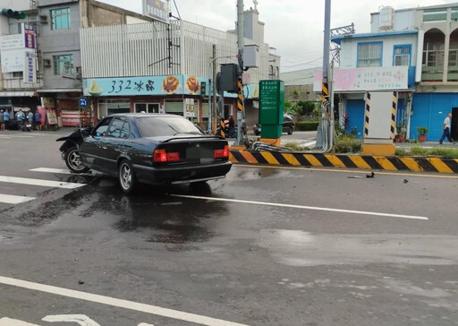 影/一年撞2次！屏東2車側撞波及「滷肉飯」老店 老闆自嘲：東西太好吃