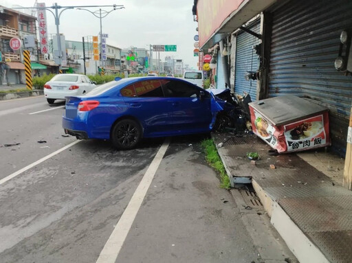 影/一年撞2次！屏東2車側撞波及「滷肉飯」老店 老闆自嘲：東西太好吃