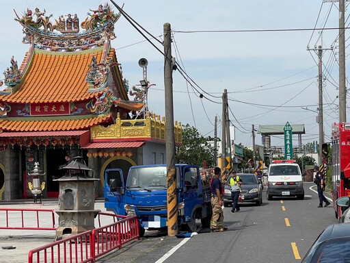 麻豆關帝廟死亡車禍！「載雞小貨車」猛撞電桿 駕駛斷魂