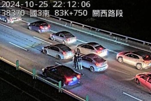 夜遊注意！國3北向83.7K關西段「跑車追撞」 後方塞成車龍速度剩50