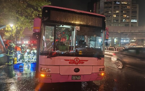 颱風夜不平靜！台大研究生遭公車擦撞受困車底 手腳骨折送醫搶救