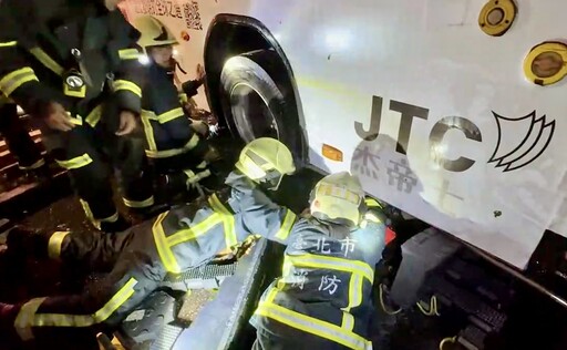 颱風夜不平靜！台大研究生遭公車擦撞受困車底 手腳骨折送醫搶救