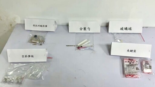 影/開槍畫面曝！新莊毒蟲掛假車牌拒檢衝撞 警連轟13槍破窗逮人