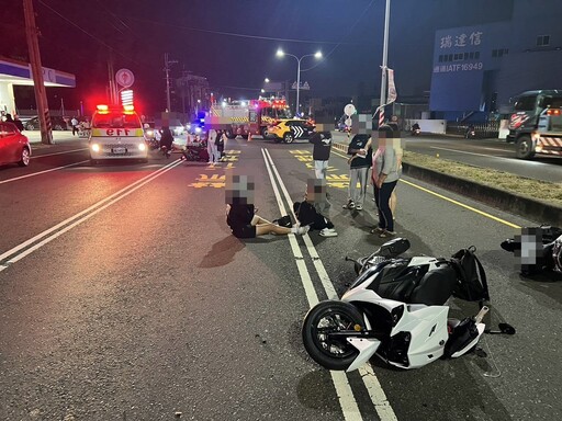 影/高雄晚間驚傳連環車禍！4機車「煞不及」撞上 6人受傷送醫