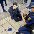 影/現場畫面曝！北捷新埔站持刀攻擊事件 1人受傷1女子遭逮捕