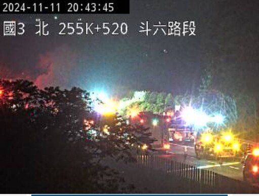 影/火煙狂竄現場直擊！國3南向256k斗六段轎車狂燃 傷亡不明