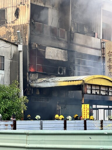 影/心酸故事流出！台南宮廟火警燒掉2百萬 恐龍大將軍慘變黑炭宮主淚崩