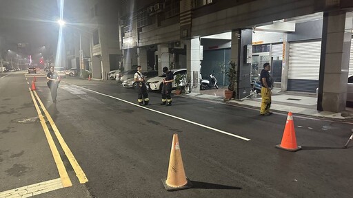 高雄左營街頭疑似瓦斯外洩！「異味」太濃嚇壞居民 警消急趕抵處置中