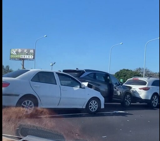 影/國1北向西螺段「9車追撞」 母子站內車道待援