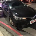 影/高雄驚悚「全倒」車禍！47歲多元計程車駕駛 疑疲勞猛撞6機車