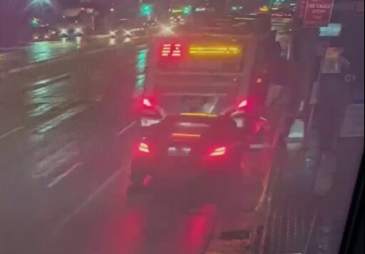 影/台北車站前驚悚車禍！34歲賓士男高速衝撞停等載客公車 重傷急送醫