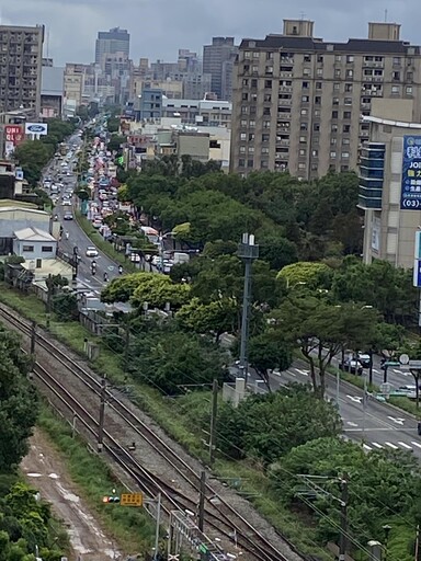 「絕望堵車」有畫面！國1北向「6車追撞」從桃園路段塞到市區