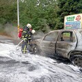 彰化台74甲休旅車突起火！駕駛嚇壞跳車逃生 車輛燒剩骨架