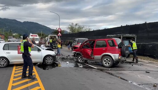 影/台東汽車突衝對向撞2車！猛烈撞擊「駕駛拋飛車外」 釀1死2傷