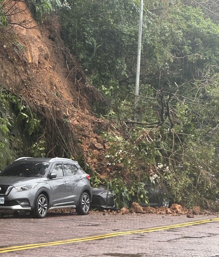 基隆驚悚山崩！豪大雨熱區爆災情 阿根納造船廠旁「坍方埋整輛車」