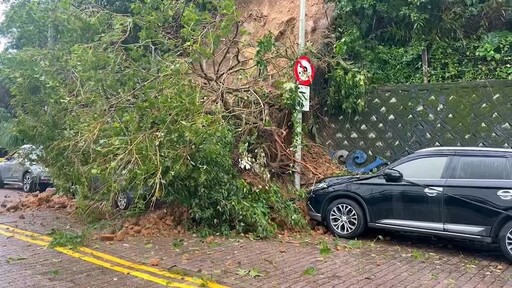 基隆驚悚山崩！豪大雨熱區爆災情 阿根納造船廠旁「坍方埋整輛車」