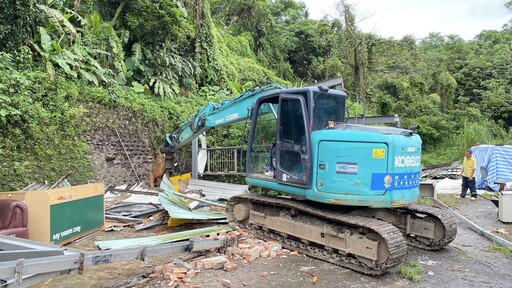 三峽宮廟旁鐵皮屋掩護開職業賭場 警報請拆除怪手出動夷為平地