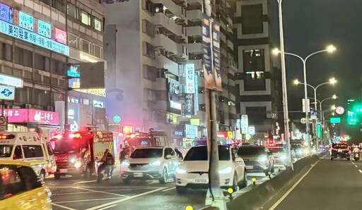 北市捷運市府站對面火警 12樓濃煙狂竄警消灌救